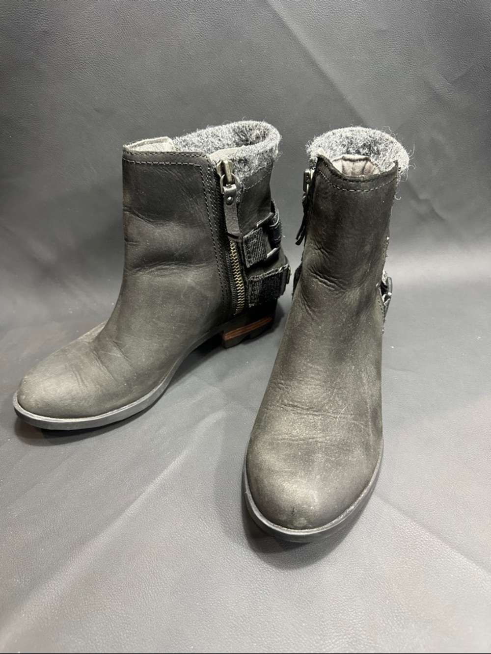 Women's Sorel Black Ankle Boots with Wool Trim. Size 6